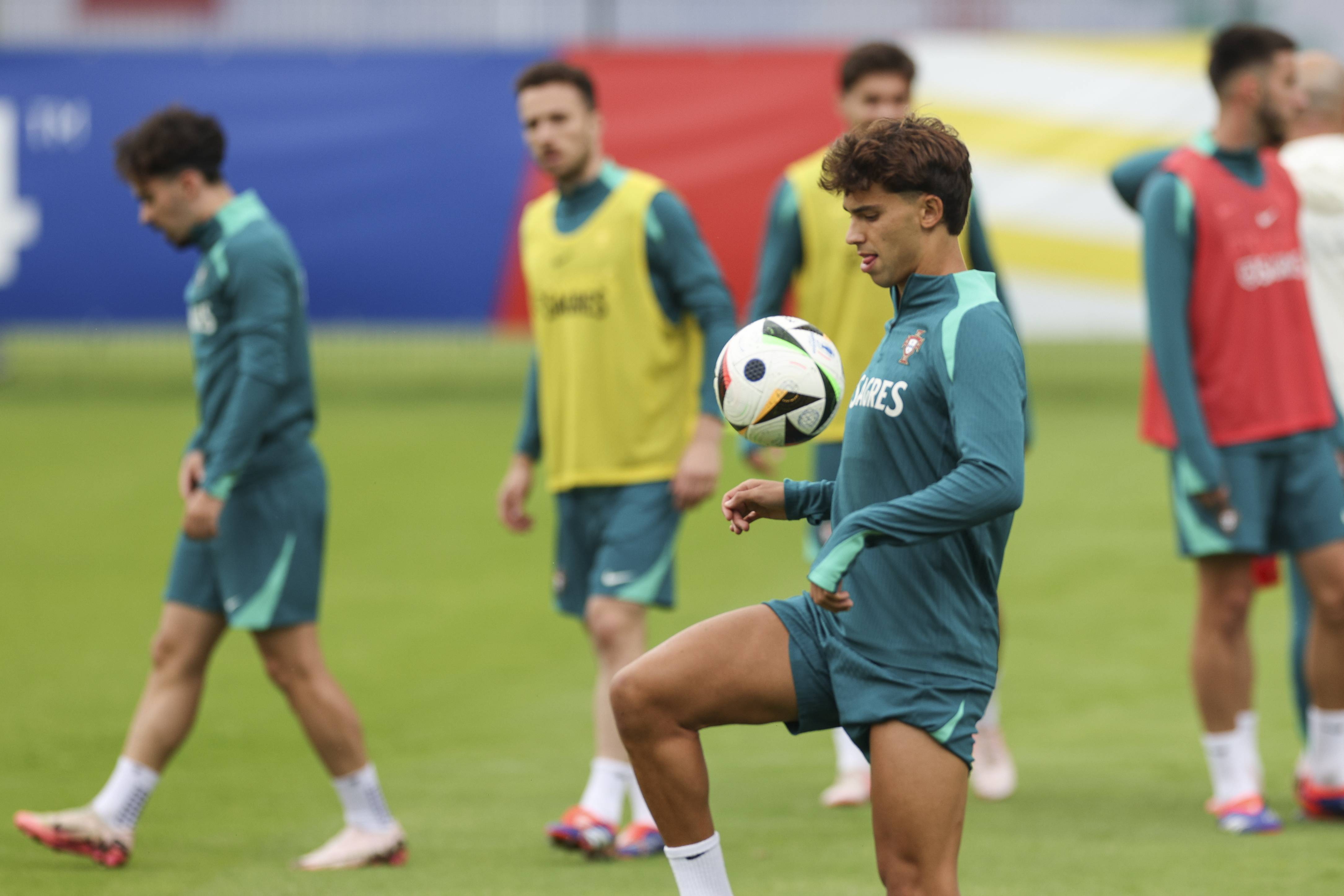 葡萄牙球员表现抢眼,帮助球队晋级 葡萄牙球员表现抢眼,帮助球队晋级