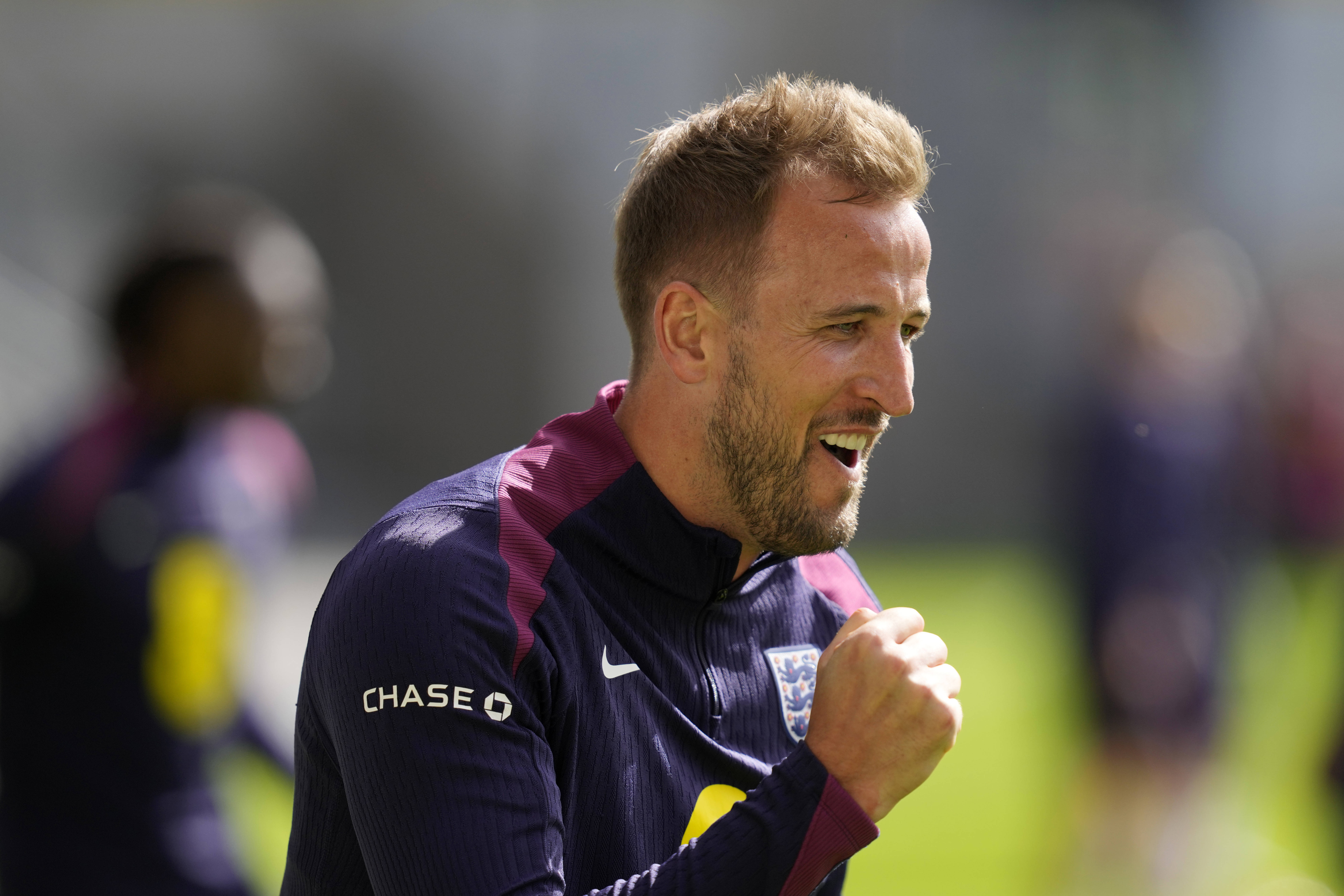 英格兰队实现历史性突破，备受瞩目